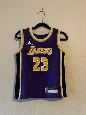 Nike Jordan LeBron James 23 Lakers Youth M Purple Basketball Jersey NBA